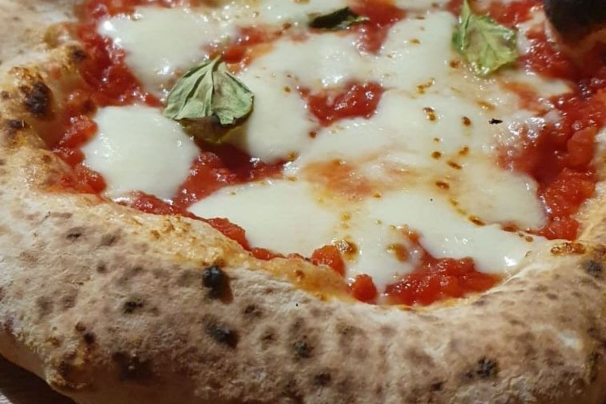Mozzarella and Pizza ( with Pizza Chef )